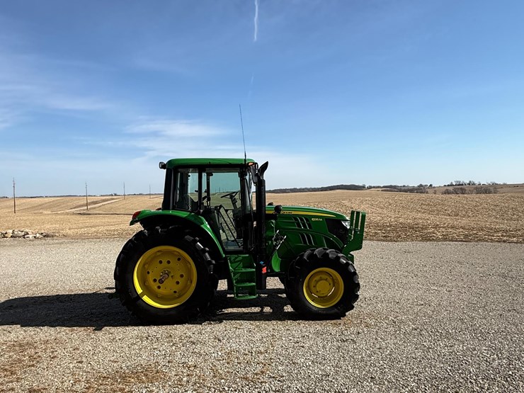 2015-john-deere-6125m-image-4