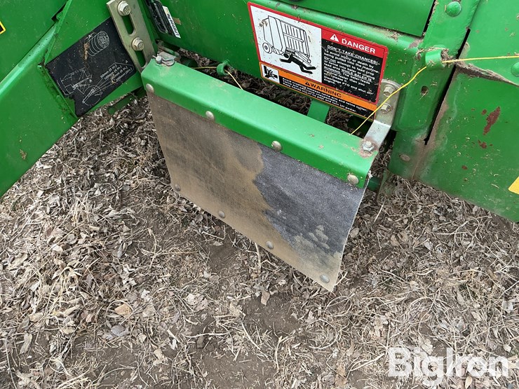 2010-john-deere-567-image-16