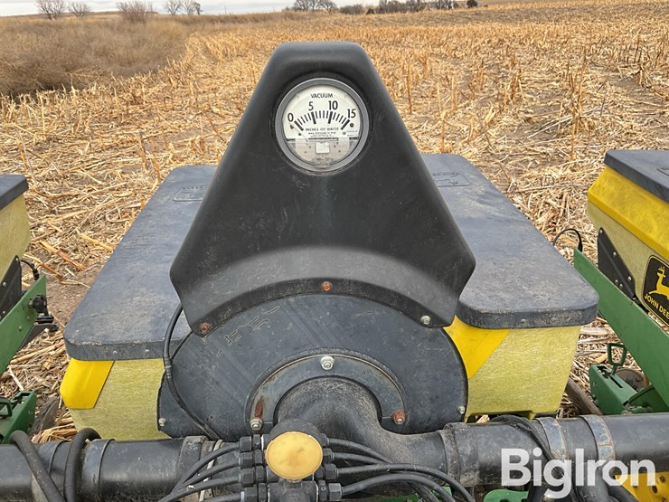 john-deere-7300-image-10