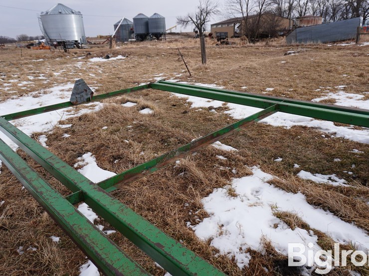 john-deere-32-image-15