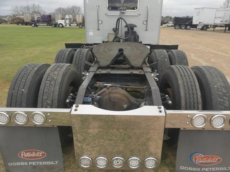 2005-peterbilt-379-image-7