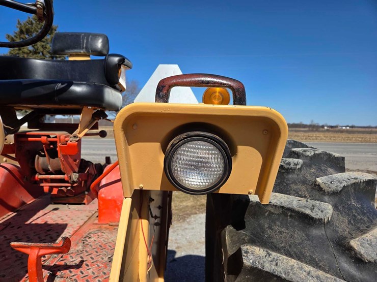 case-730-comfort-king-tractor-image-29