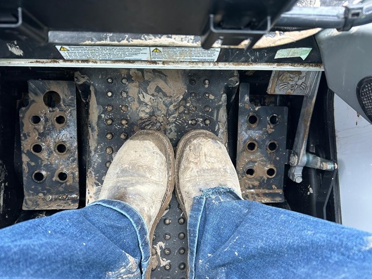 2024-bobcat-t450-image-28