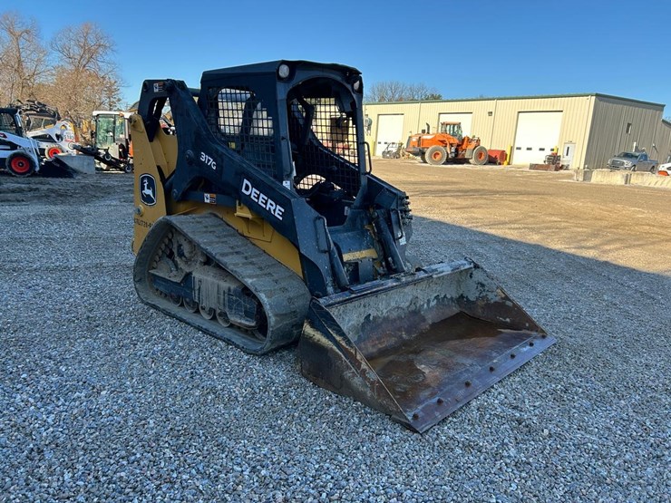 2020-deere-317g-image-6