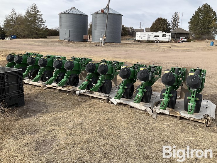 john-deere-12-image-6