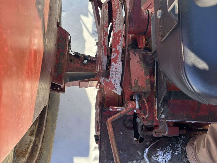 farmall-656-gas-tractor-image-21