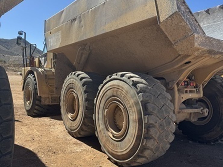 2012-caterpillar-740b-image-6