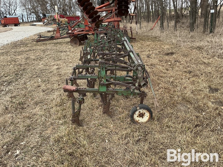john-deere-front-mounted-cultivator-image-8
