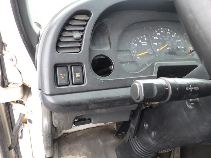 2004-izuzu-tilt-cab-22'-s/a-cab-and-chassis-image-29