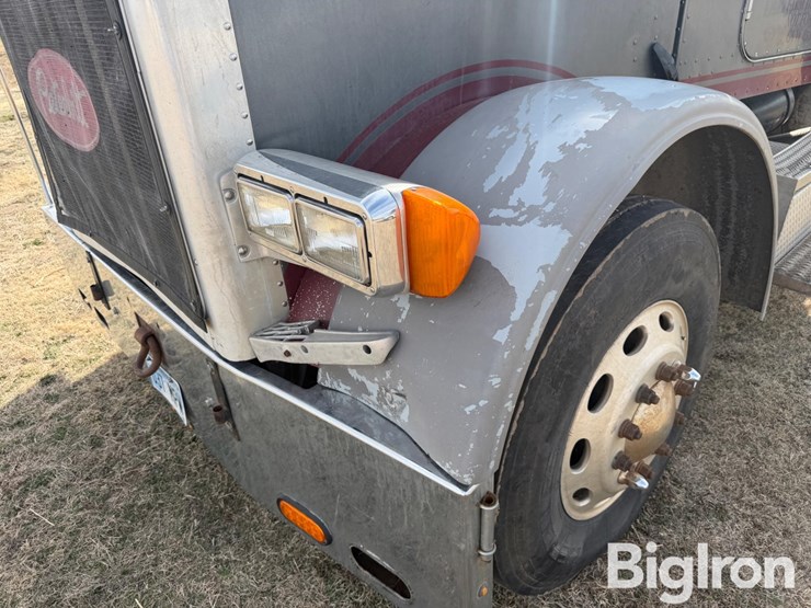 1999-peterbilt-379-image-11