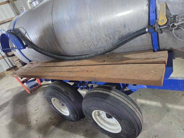 1000-gallon-liquid-nurse-trailer-image-27