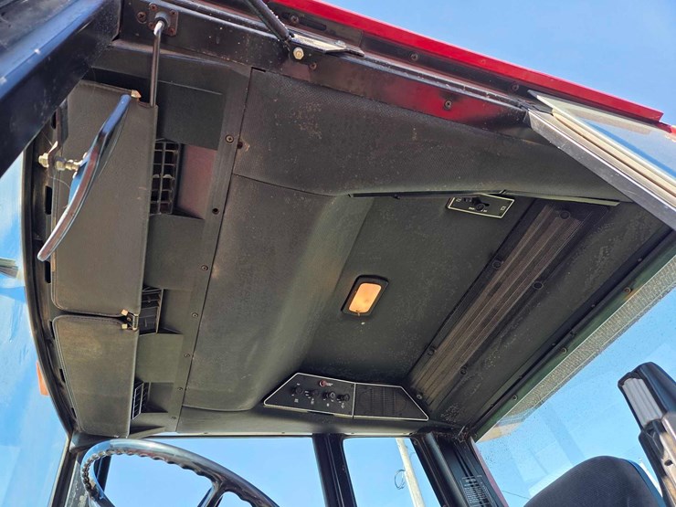 ih-5288-tractor-image-39