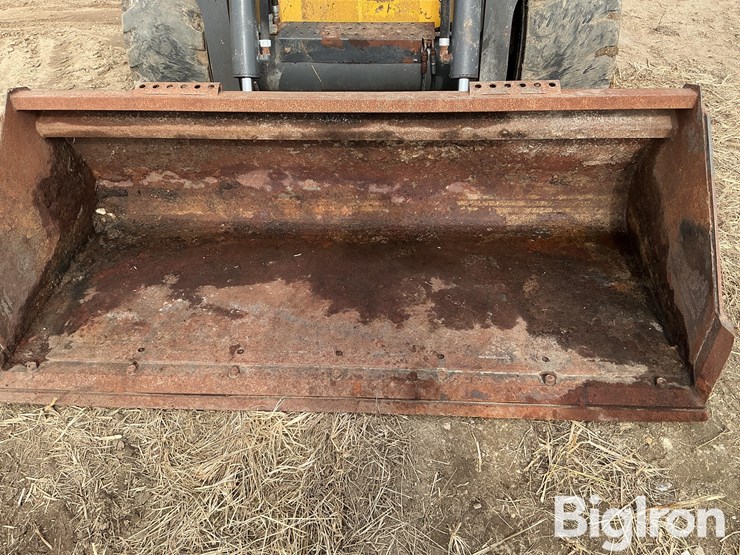 new-holland-l228-image-17