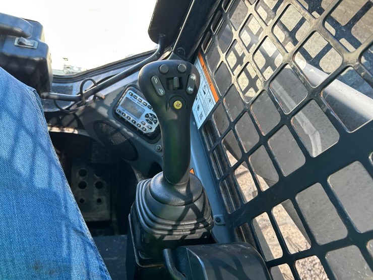 2019-bobcat-s850-image-21