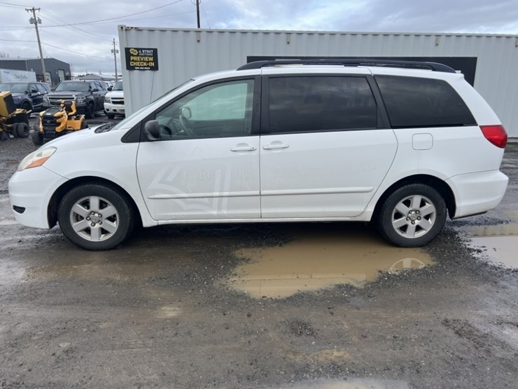 2008-toyota-sienna-le-image-7