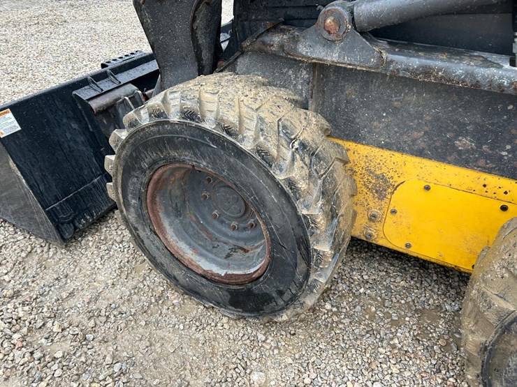 2023-new-holland-l318-image-16