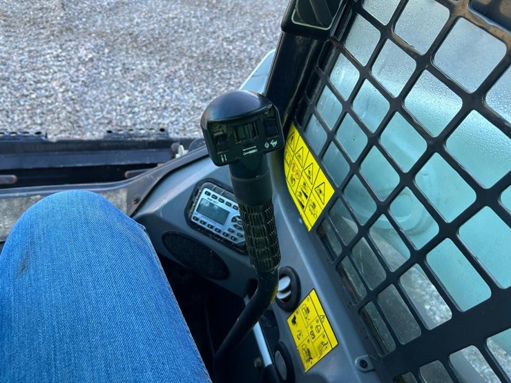 2022-bobcat-s590-image-19