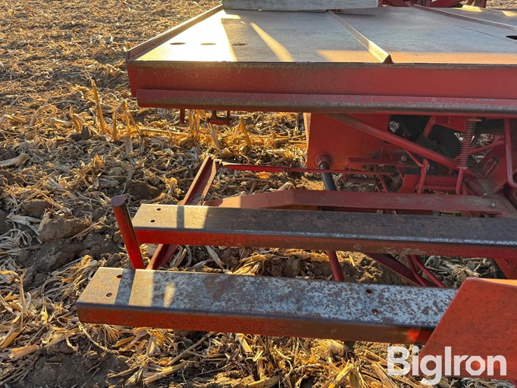 new-holland-1033-image-13