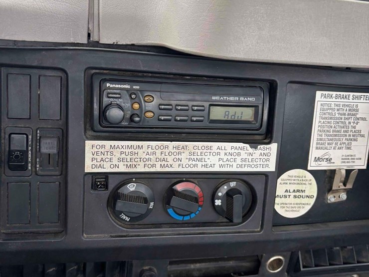 2001-international-4700-image-11