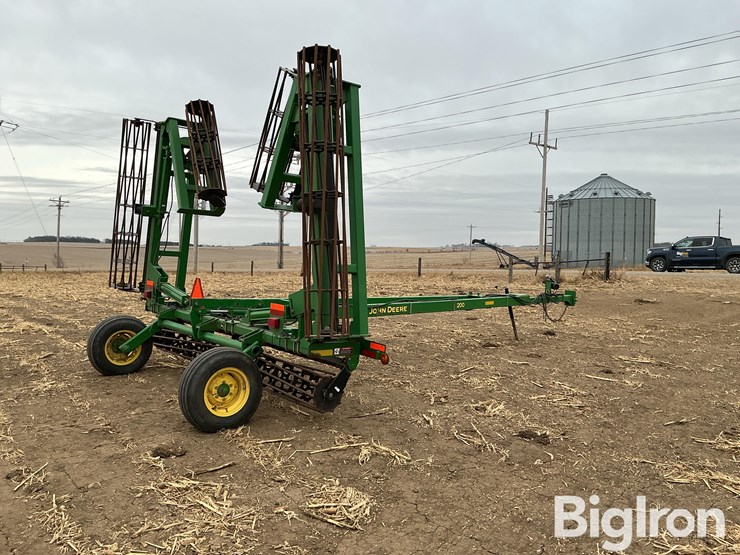 john-deere-200-image-5