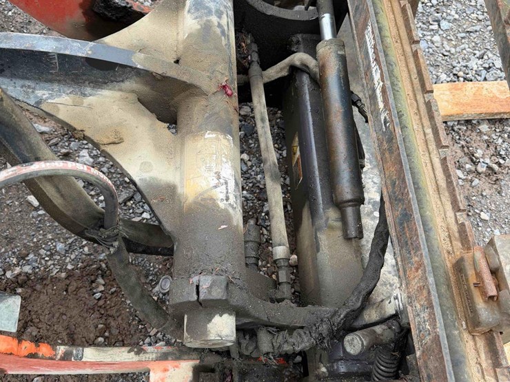 2015-kubota-r530-image-8