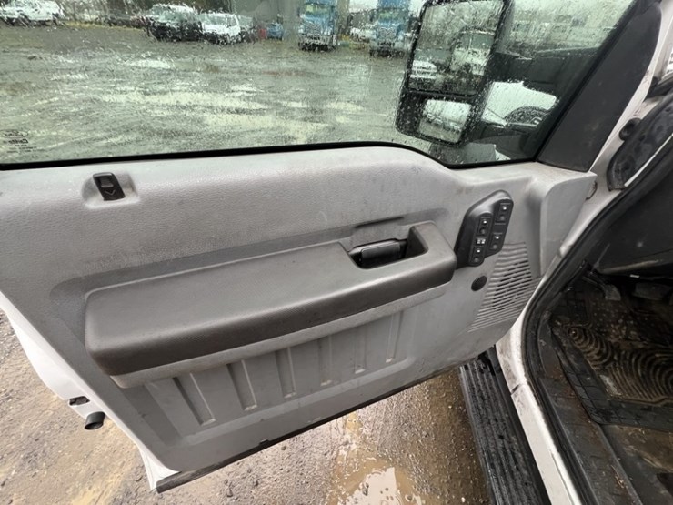 2012-ford-f550-image-28