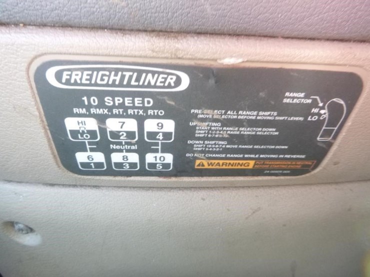 2012-freightliner-cascadia-125-image-17