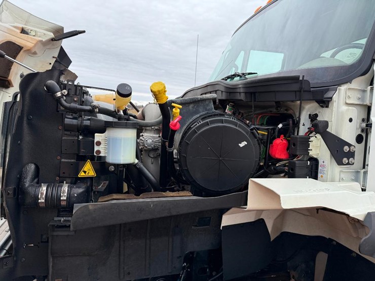 international-7600-image-40