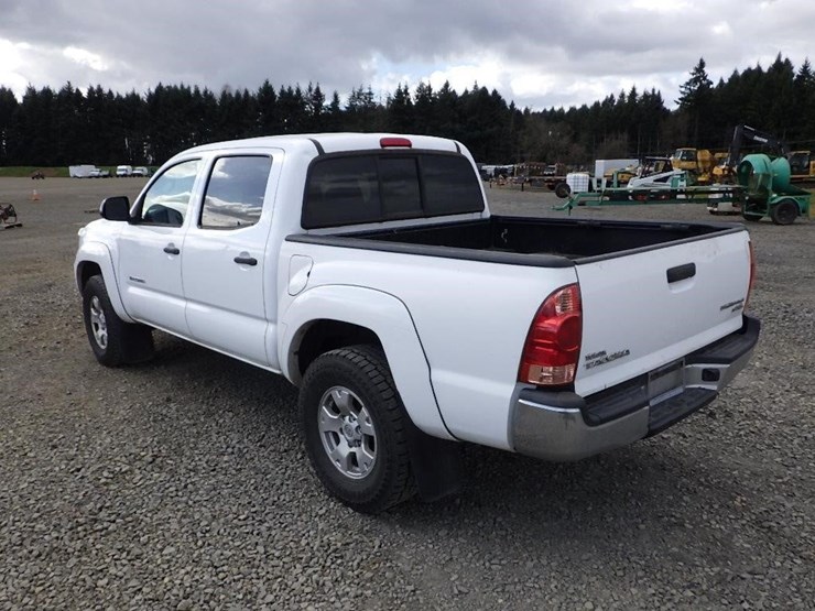 2013-toyota-tacoma-image-7