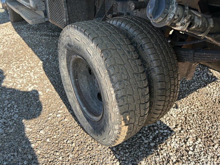 1994-ford-f550-image-13