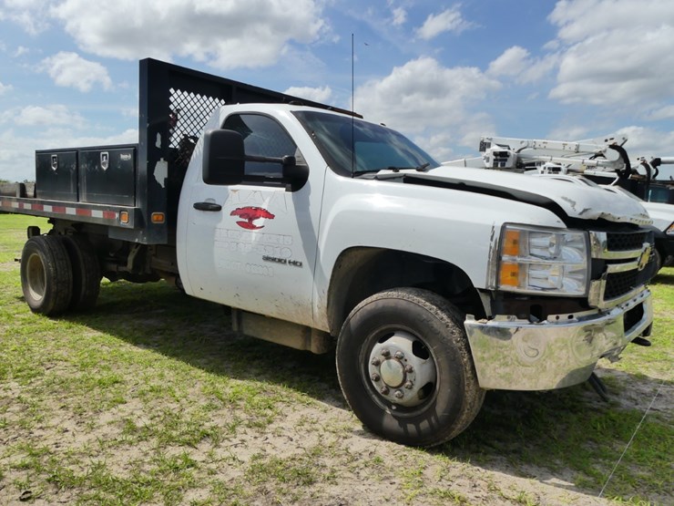 2012-chevrolet-3500-image-1
