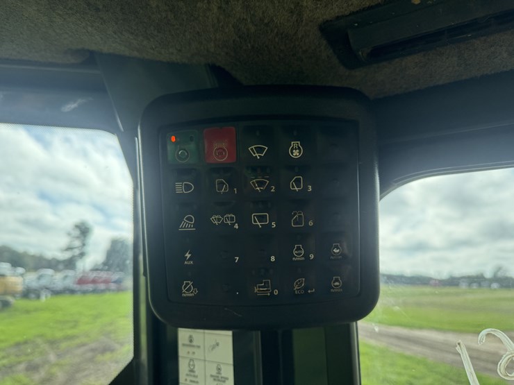 2016-deere-550k-image-15