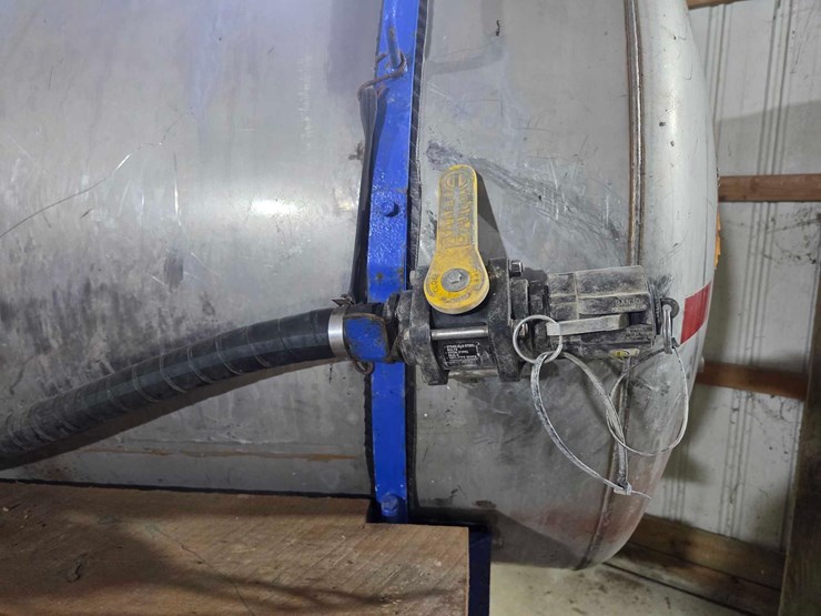 1000-gallon-liquid-nurse-trailer-image-29