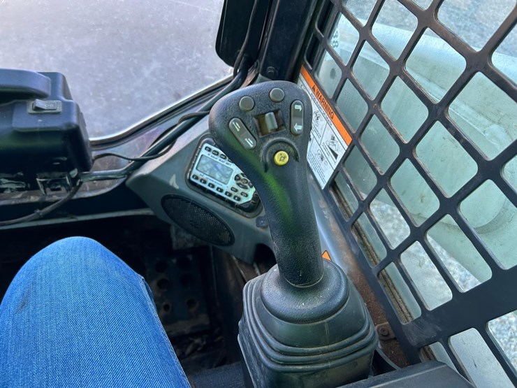 2017-bobcat-t740-image-20