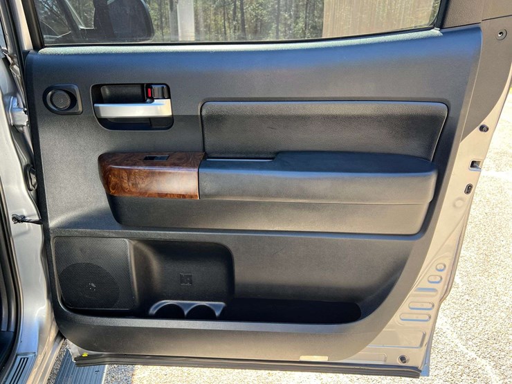 2010-toyota-tundra-image-17