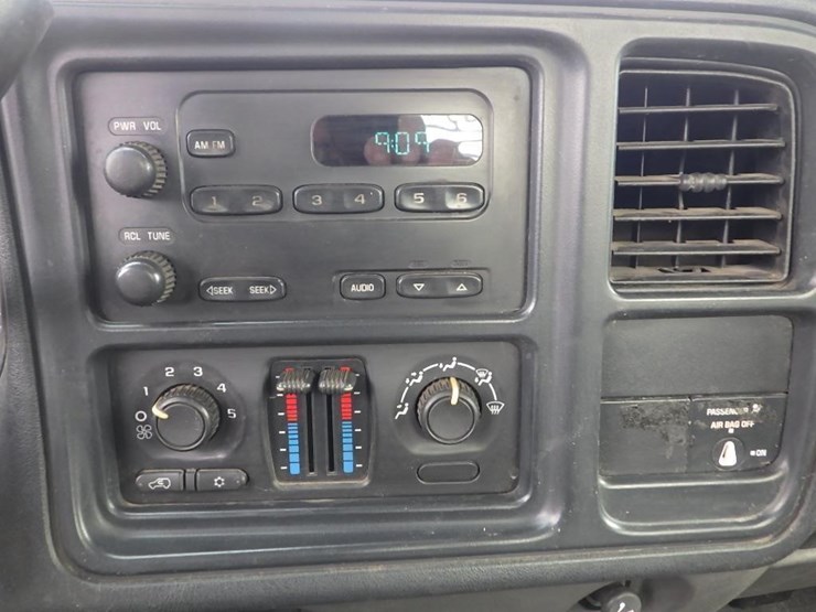 2006-chevrolet-silverado-2500hd-image-31