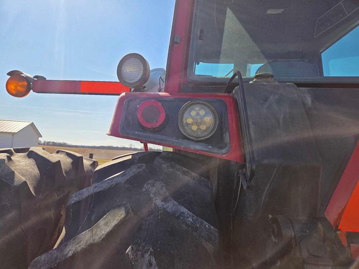 ih-5288-tractor-image-33