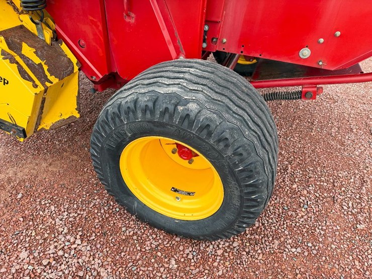 new-holland-br7070-image-7