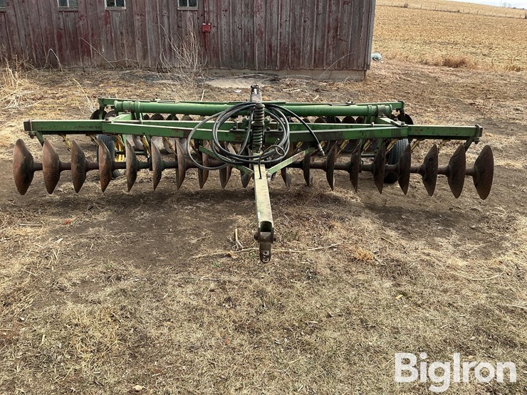 john-deere-bw-image-2