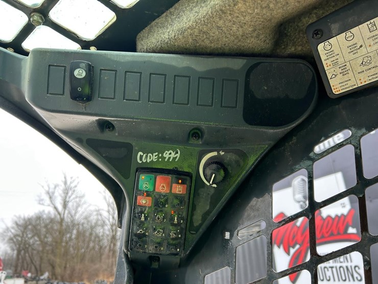 deere-331g-image-21