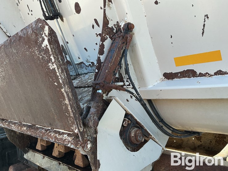 1994-international-2654-t/a-manure-spreader-truck-image-12