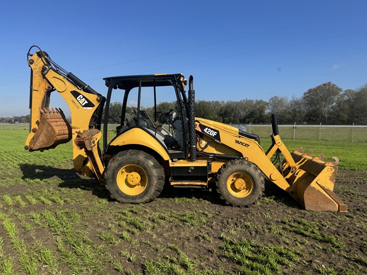 2014-caterpillar-420f-image-5