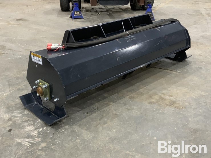 2025-massey-ferguson-730-image-3