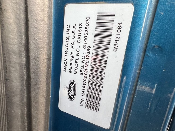 2015-mack-cxu613-tri-axle-truck-tractor-image-9