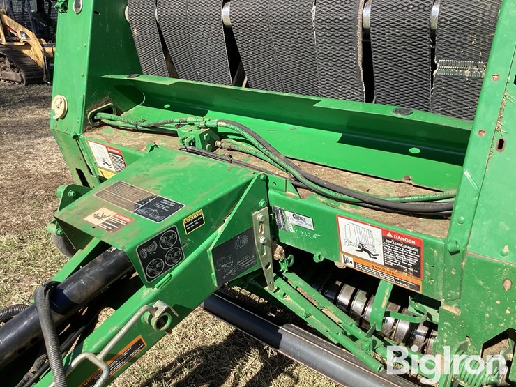 2010-john-deere-568-image-19