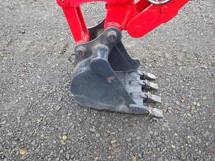 2013-yanmar-vio35-5b-image-20