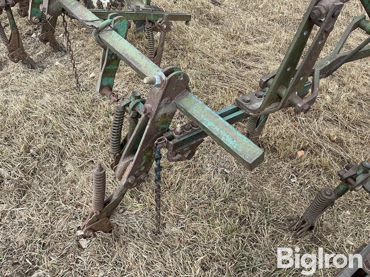 john-deere-front-mounted-cultivator-image-15