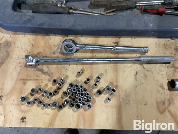 john-deere-12-image-11