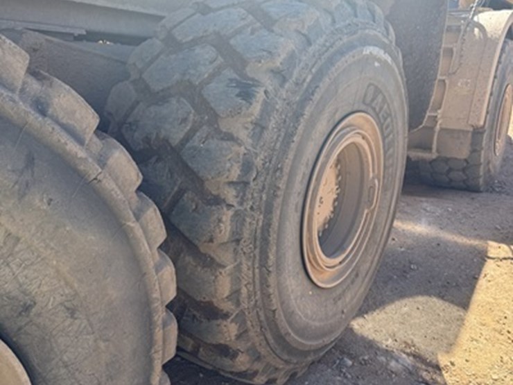 2013-caterpillar-740b-image-12