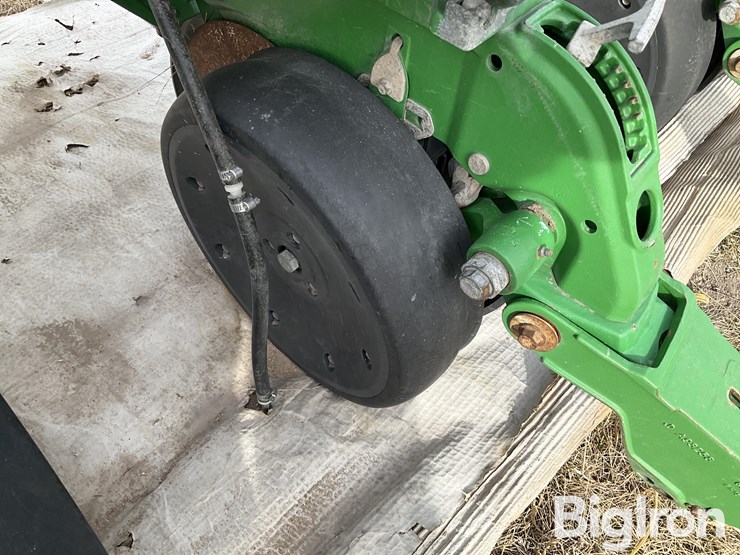 john-deere-12-image-18